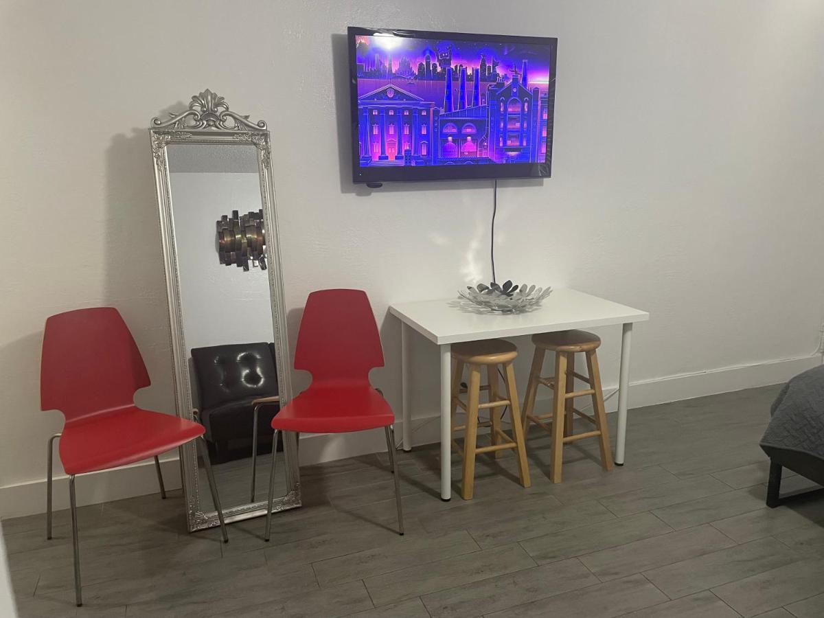 Trendy Studios In Голливуд Экстерьер фото