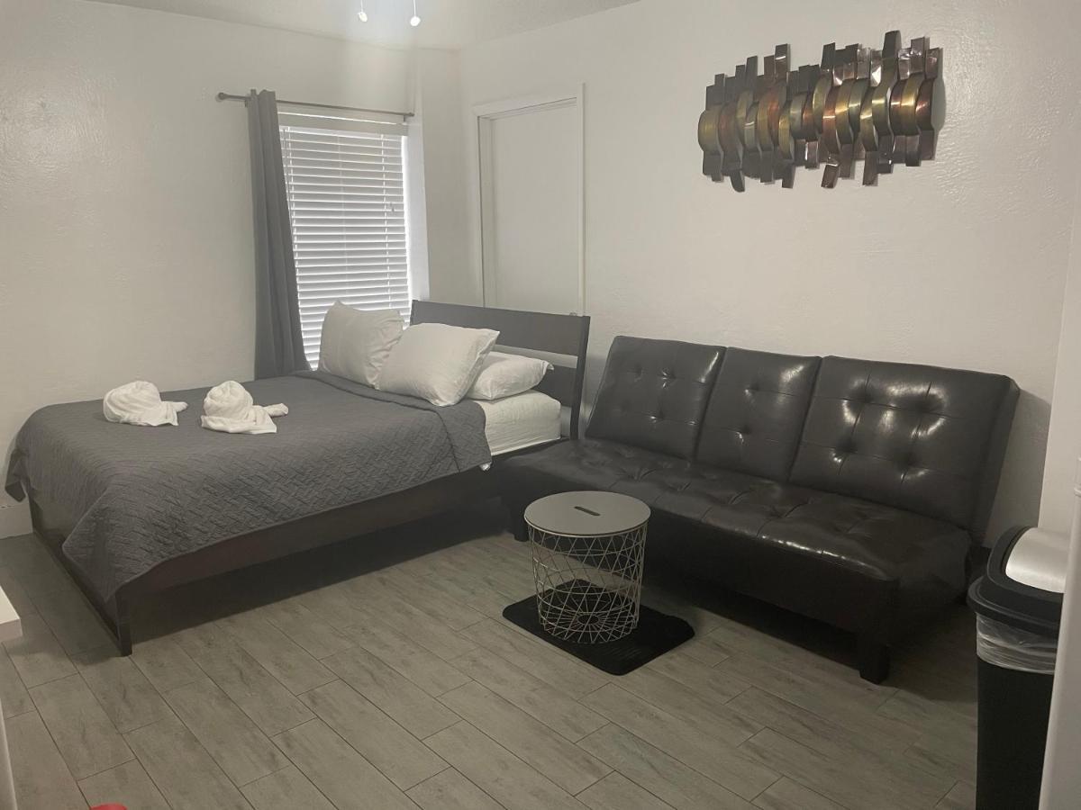 Trendy Studios In Голливуд Экстерьер фото