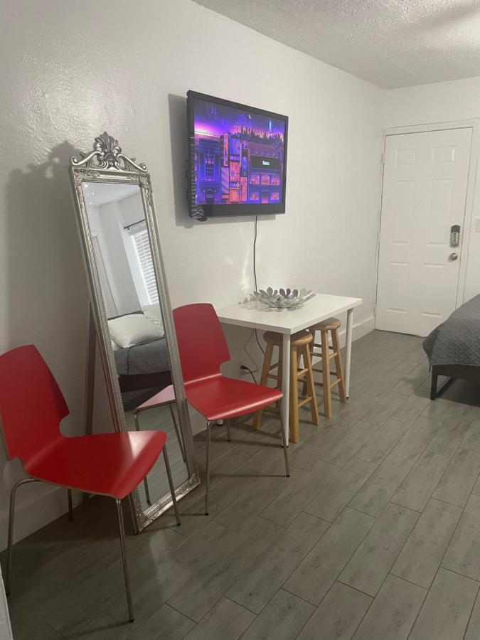 Trendy Studios In Голливуд Экстерьер фото
