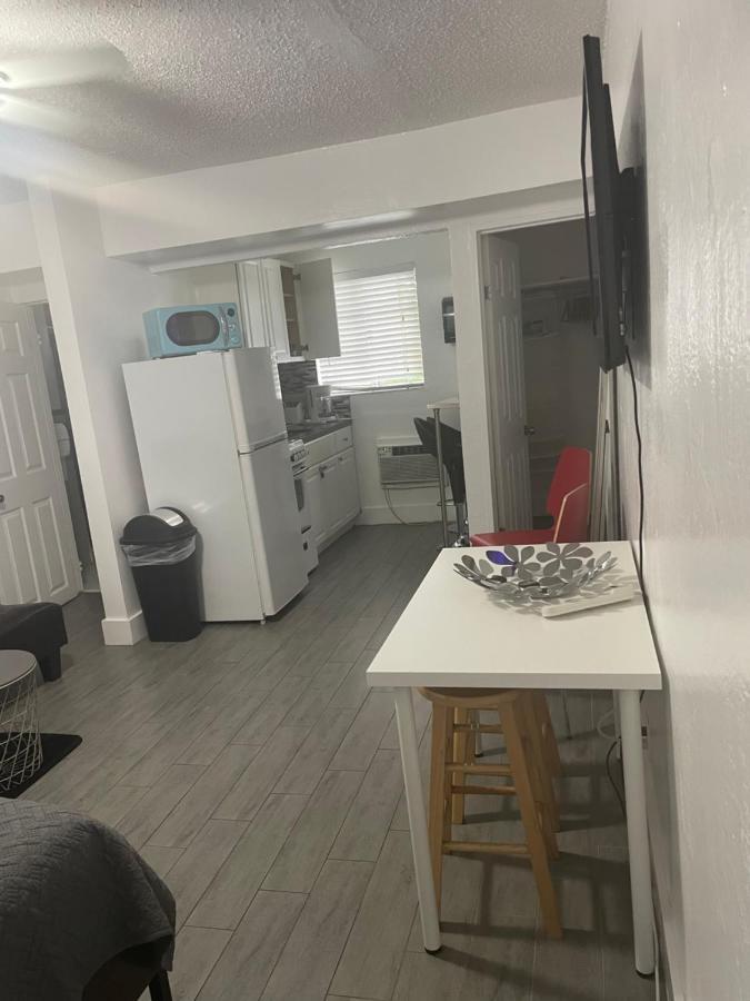 Trendy Studios In Голливуд Экстерьер фото