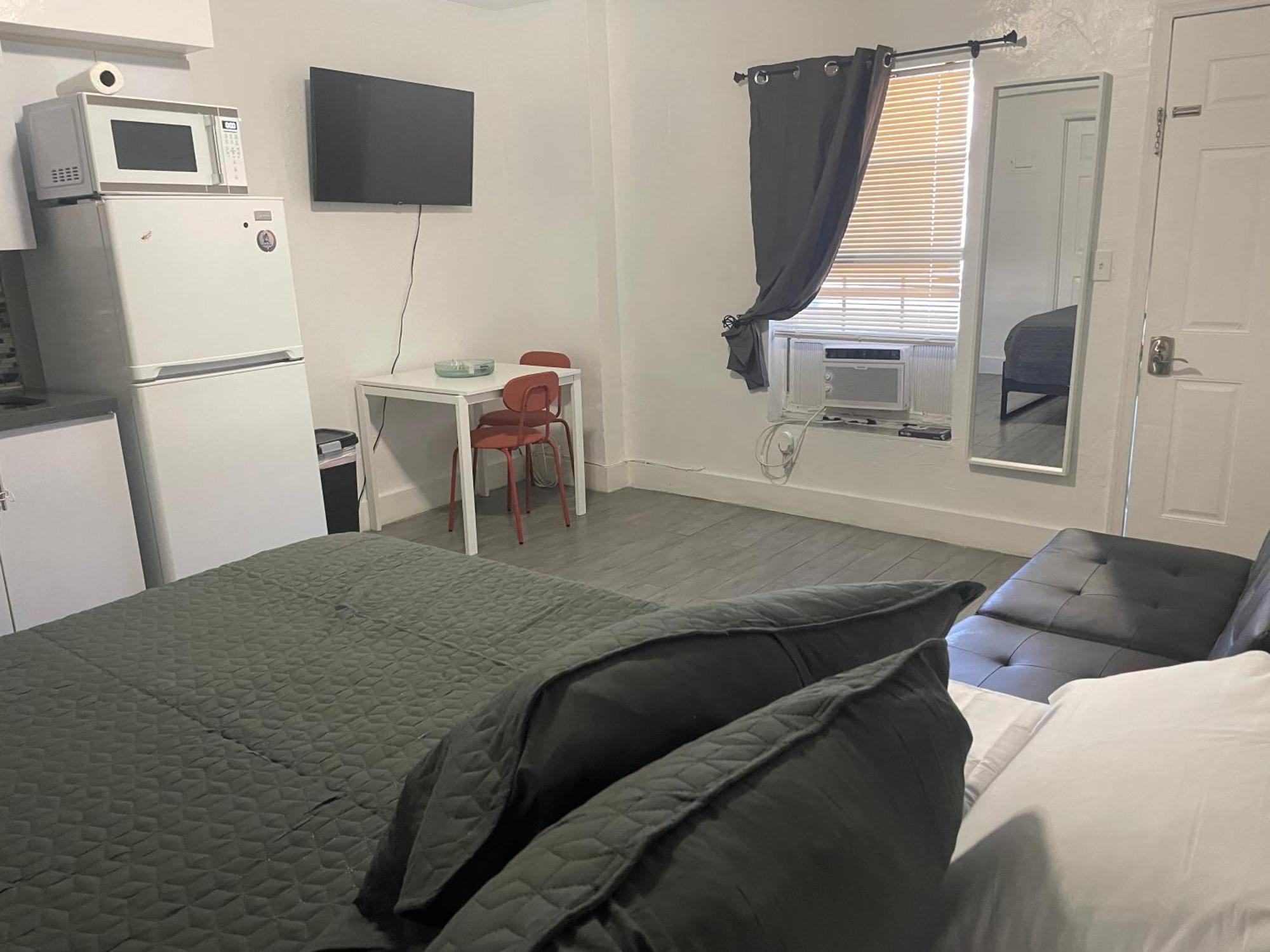 Trendy Studios In Голливуд Экстерьер фото