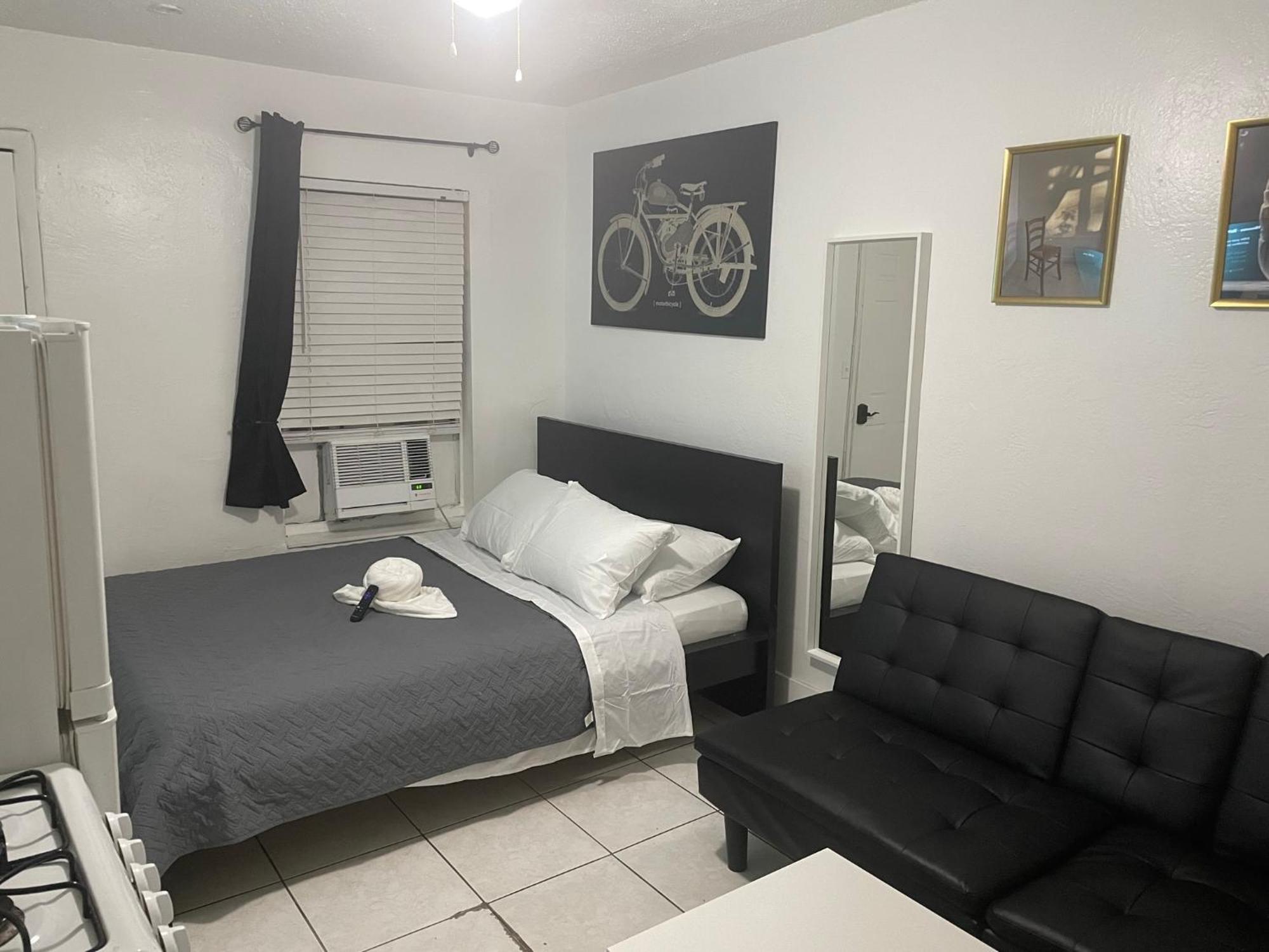 Trendy Studios In Голливуд Экстерьер фото