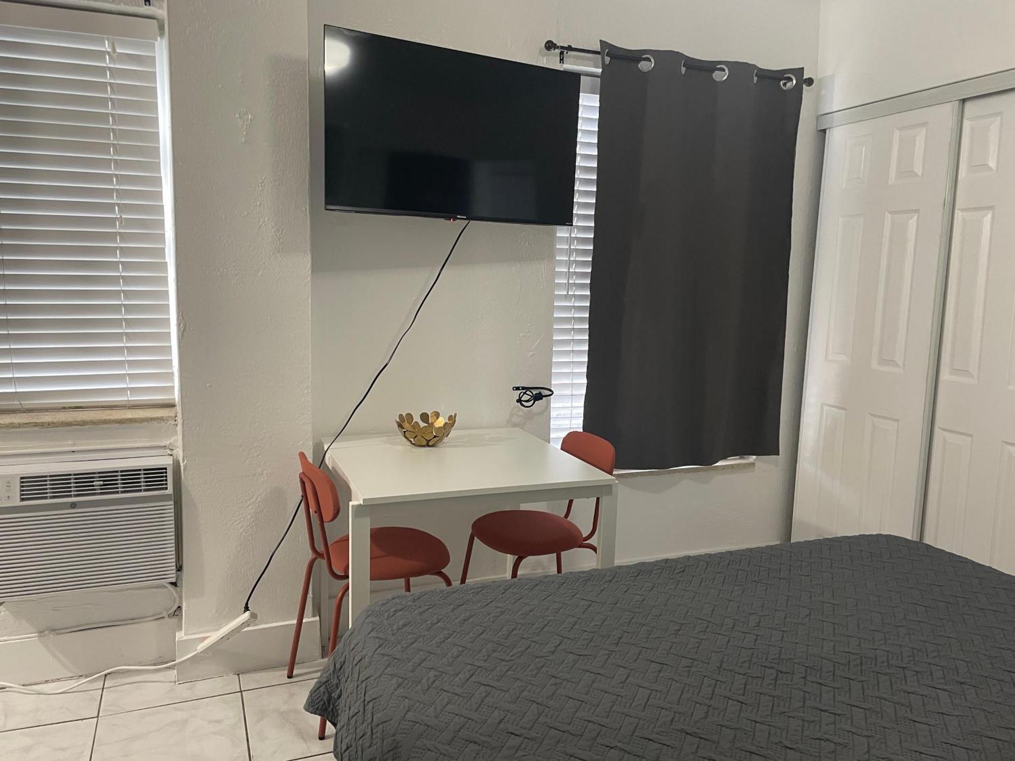Trendy Studios In Голливуд Экстерьер фото