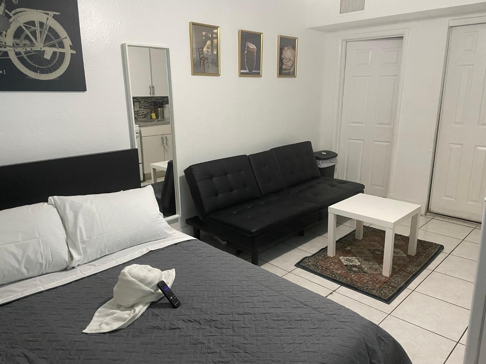 Trendy Studios In Голливуд Экстерьер фото